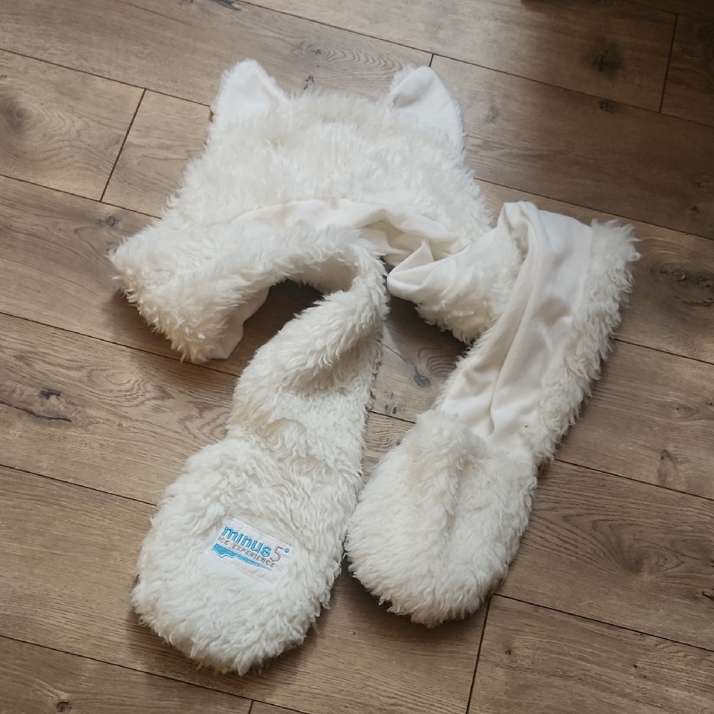 Minus 5° Furry Hooded Scarf with Paws